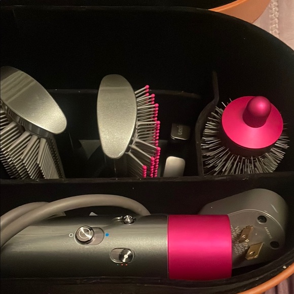 Dyson Airwrap Fuchsia in light brown leather case. - Picture 9 of 9